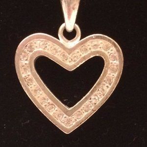 Heart Shape Pendant Necklace Silvertone A2.6